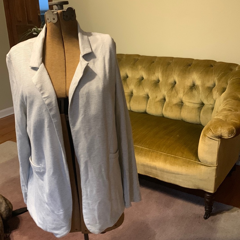 Soft spring blazer, subtle grey/blue stripes